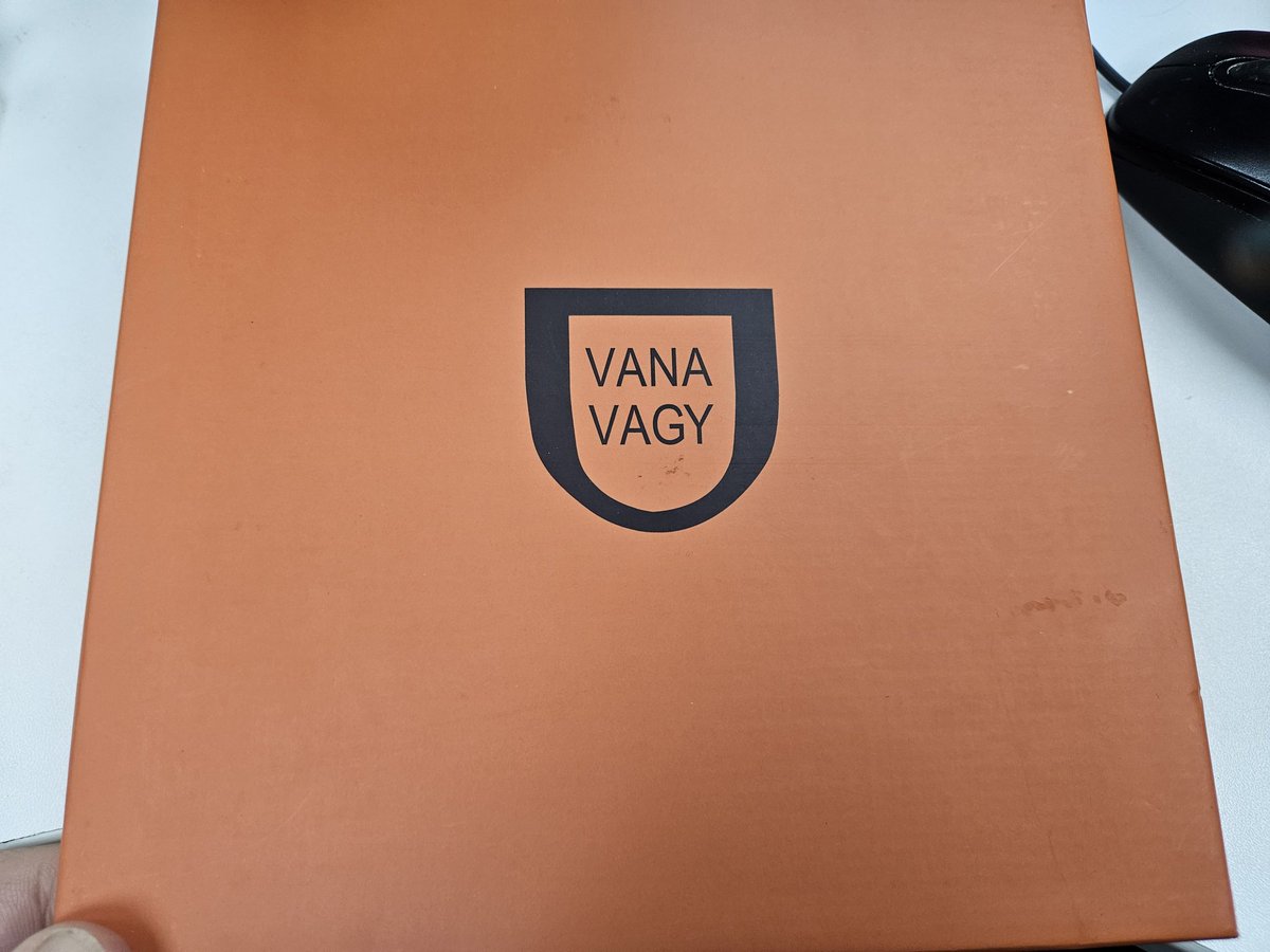 Wtf did I order?

*opens infront of boss*