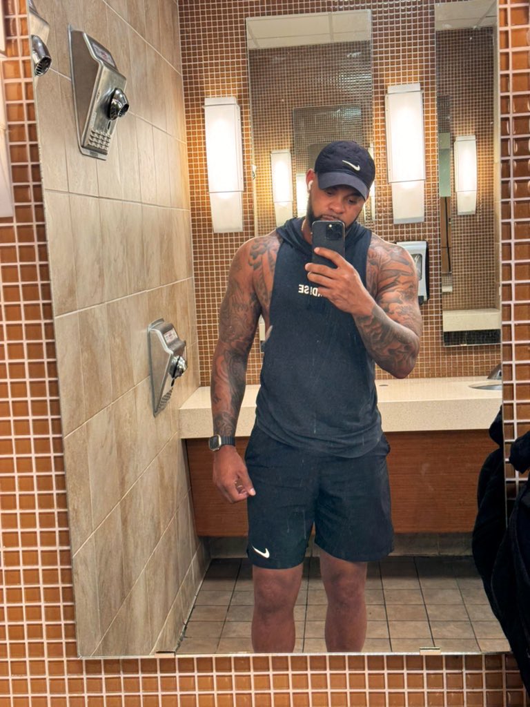 BigSeptemberp's tweet photo. MNF https://t.co/jYJy0lPCwt