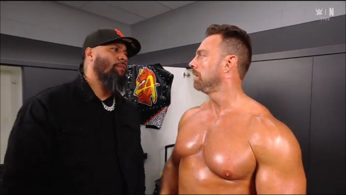 theusotwinzcom's tweet image. #WWERaw #WWEUsos #YEET