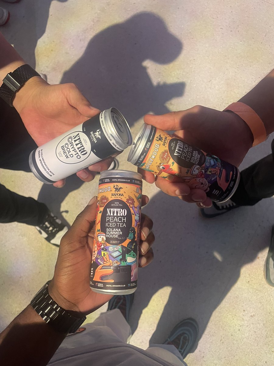 The highlight of the weekend was undoubtedly <a href="/solanaspaces/">Solana Spaces</a> in LA 🌴 

Great vibes and networking, exclusive drops and activations, unique art, and everything else you’d expect at a Solana event. 

and shoutout to <a href="/sagamonkes/">saga monkes</a> for always showing up!