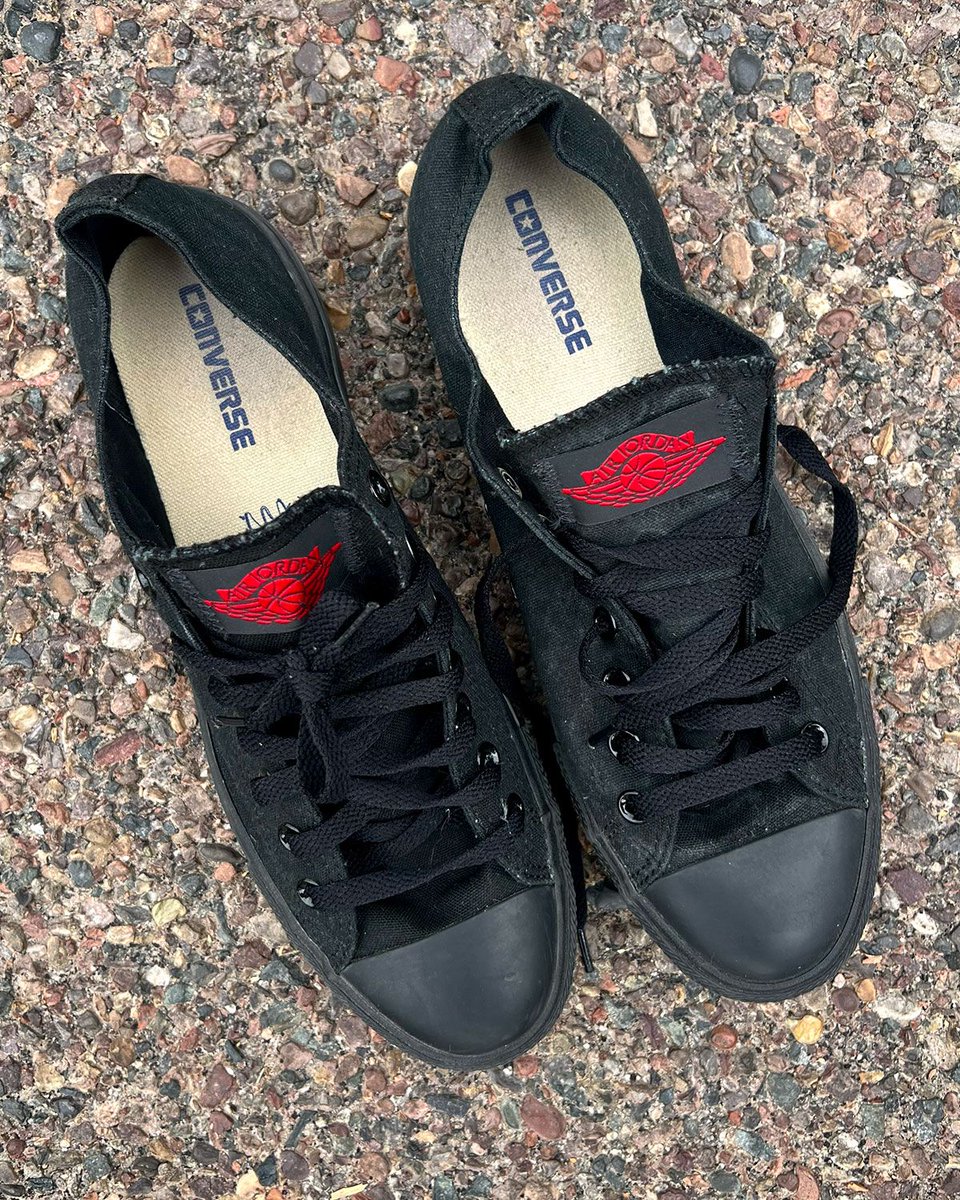 Sneaker News tweet media