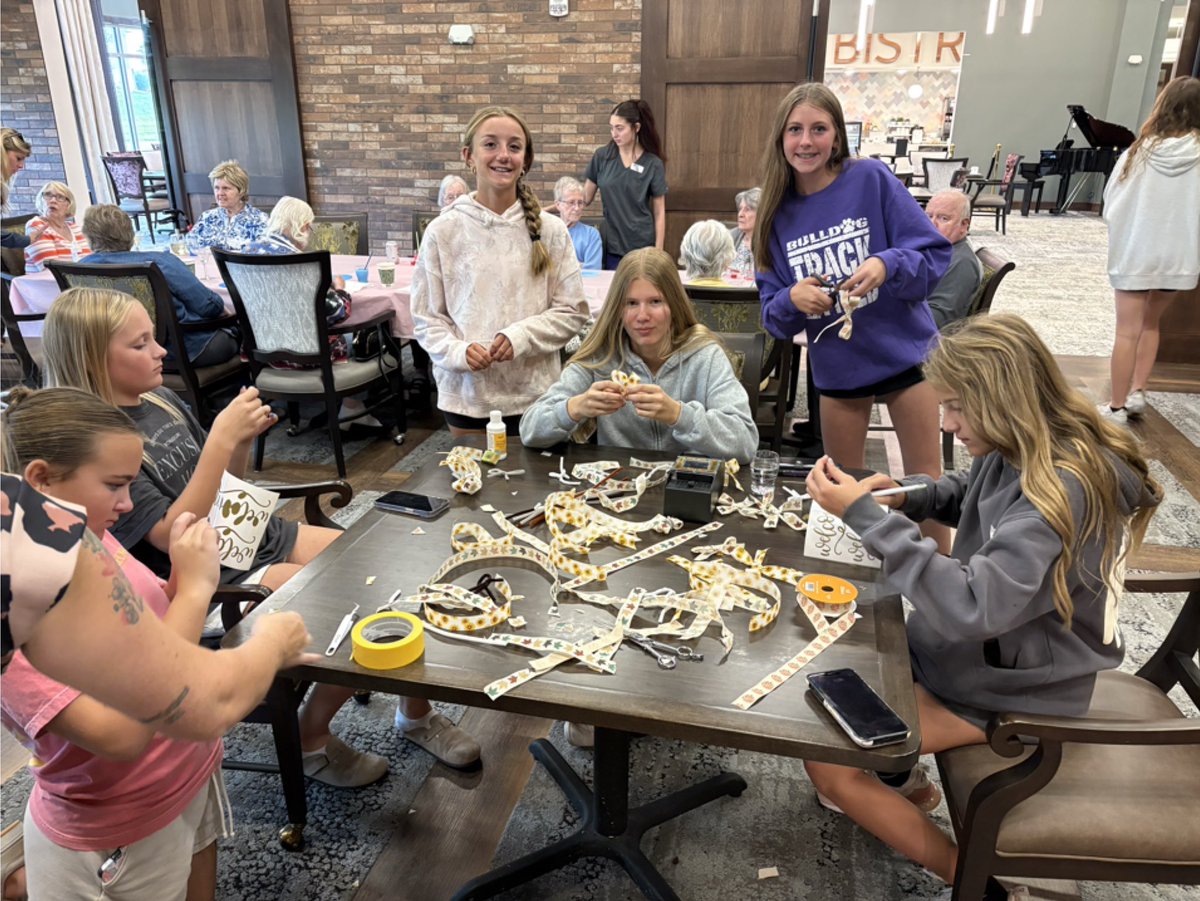 The girls volunteered tonight at The Brant and had a blast doing arts/crafts with the residents. We loved getting to hear all about their experience. We are beyond blessed to have such an amazing group of girls❤️❤️
<a href="/MillardUnited/">MillardUnitedSports</a>