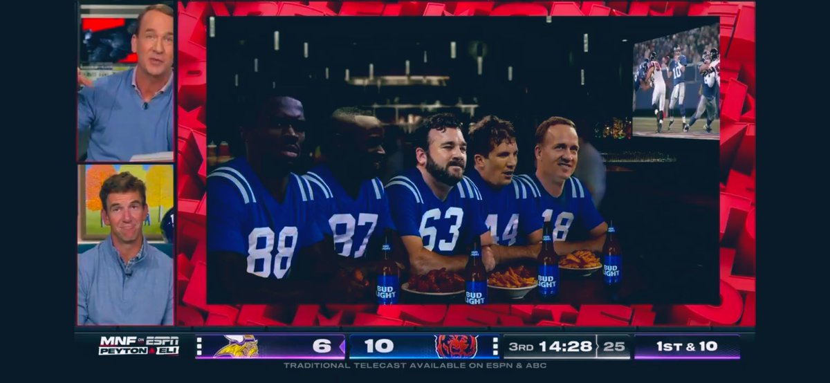 Pretty Awesome 

After The Colts Played The Bears In 2004, Coach <a href="/TonyDungy/">Tony Dungy</a> Let Peyton &amp; Teammates Stay In Chicago So Peyton Could Watch Eli’s 1st NFL Start

They Got A Police Escort To Ditka’s Instead Of The Airport 😂 🚔 🚨