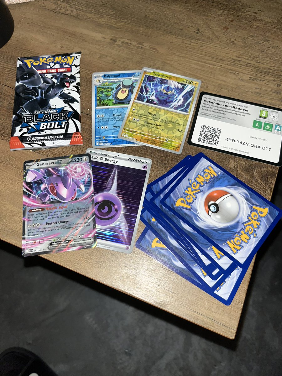 PoDoesPokemon's tweet image. Monday Night football pack! 

I can’t complain with #BlackBolt pack #1! #CodeCard #Pokemon #PokemonTCG