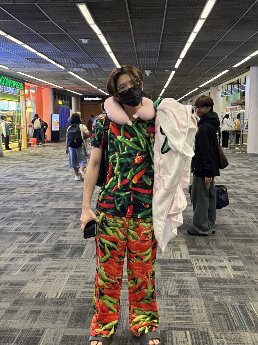 ต่อต้านไม่ได้ก็เลยเข้าร่วม ครบสูตรเมะบ๊องกับเคะเพี้ยน แต่น่ารักมากนะ ฮีตามใจยอมใส่ชุดแบบนี้กับน้องง่ะ จะหาได้จากไหนอีกฟะ คนที่พร้อมจะเพี้ยนไปด้วยกัน

55555555555555555555555555555555555555555555555555