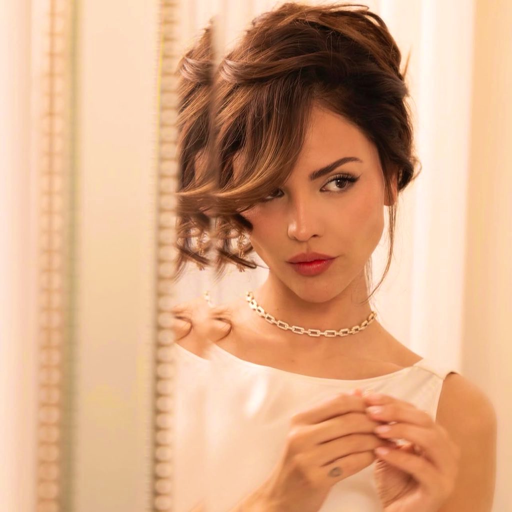 emiliacharts_'s tweet photo. Eiza González asistió a la última fecha de “Emilia Tour 2025” en Nueva York. 🇲🇽🇦🇷 https://t.co/Vl1rdYxh0y