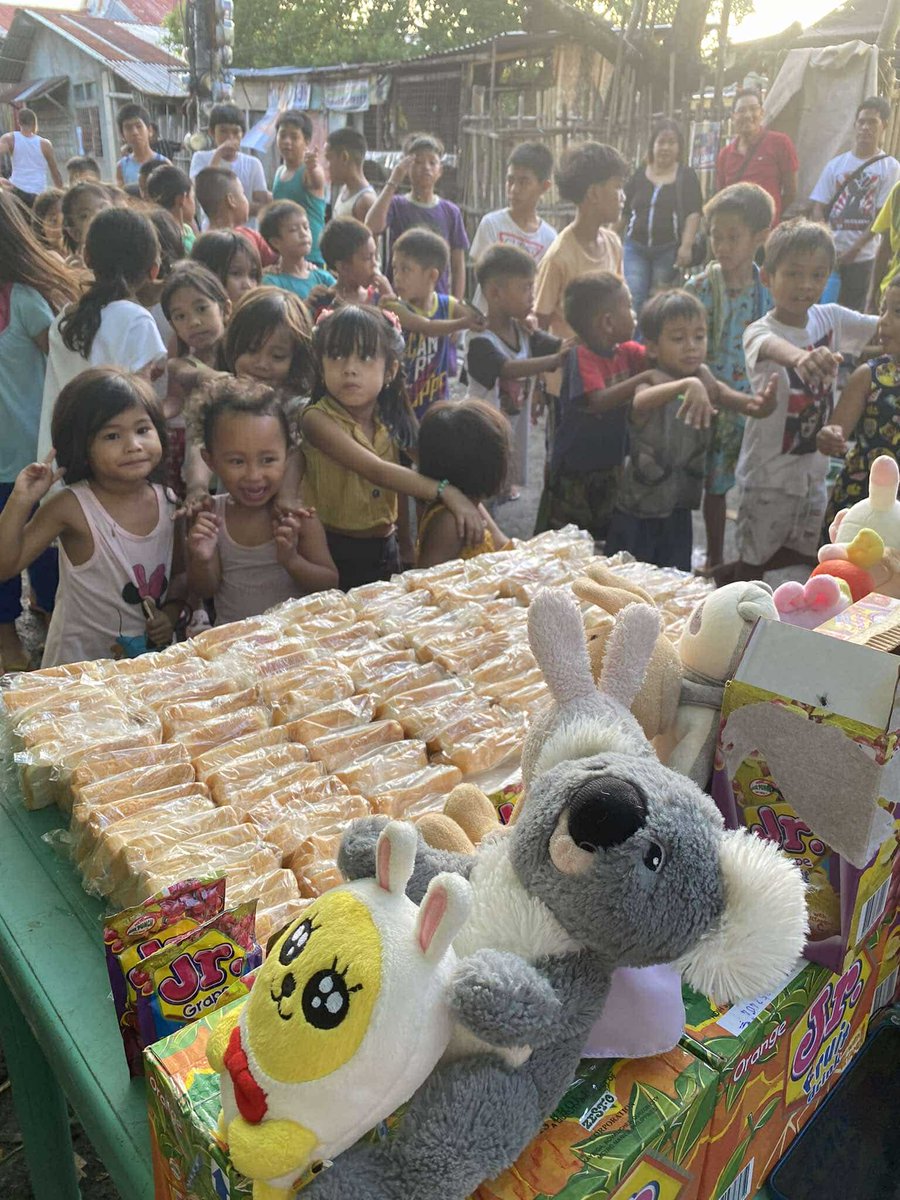 Dianah143's tweet image. The power of giving..

We make a living by what we get.
We make a life by what we give.

No one has ever become poor by giving.

Feeding program ❤️

#feedingprogram
#childrensministry
#ThankYouLordForAllTheBlessings
#FlareNetwork #Flare #SongbirdNetwork #cryptocurrency #DeFi…