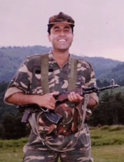 विनय न मानत जलधि जड़, गए तीन दिन बीत। 
बोले राम सकोप तब, भय बिनु होइ न प्रीति॥
श्री राम 🚩 
कारगिल युद्ध (1999) के नायक 
परमवीर चक्र से सुशोभित 
कैप्टन विक्रम बत्रा को उनके
जयंती पर विनम्र श्रद्धांजलि🙏🙏

#VikramBatra 
#kargilvijay