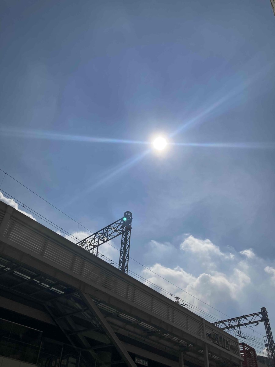 【#ELLEGARDEN】　

／
本日9/9！！！
＼

今年もこの日がやってきました😊
September 9th it's a sunny day☀

大阪の空は快晴です～☀

やっぱりこの曲じゃないと今日は始まりませんっ
『No.13』🎵
一生大切な曲です⛱️
たくさん聴きますっ！！！

#September9th 
#No13