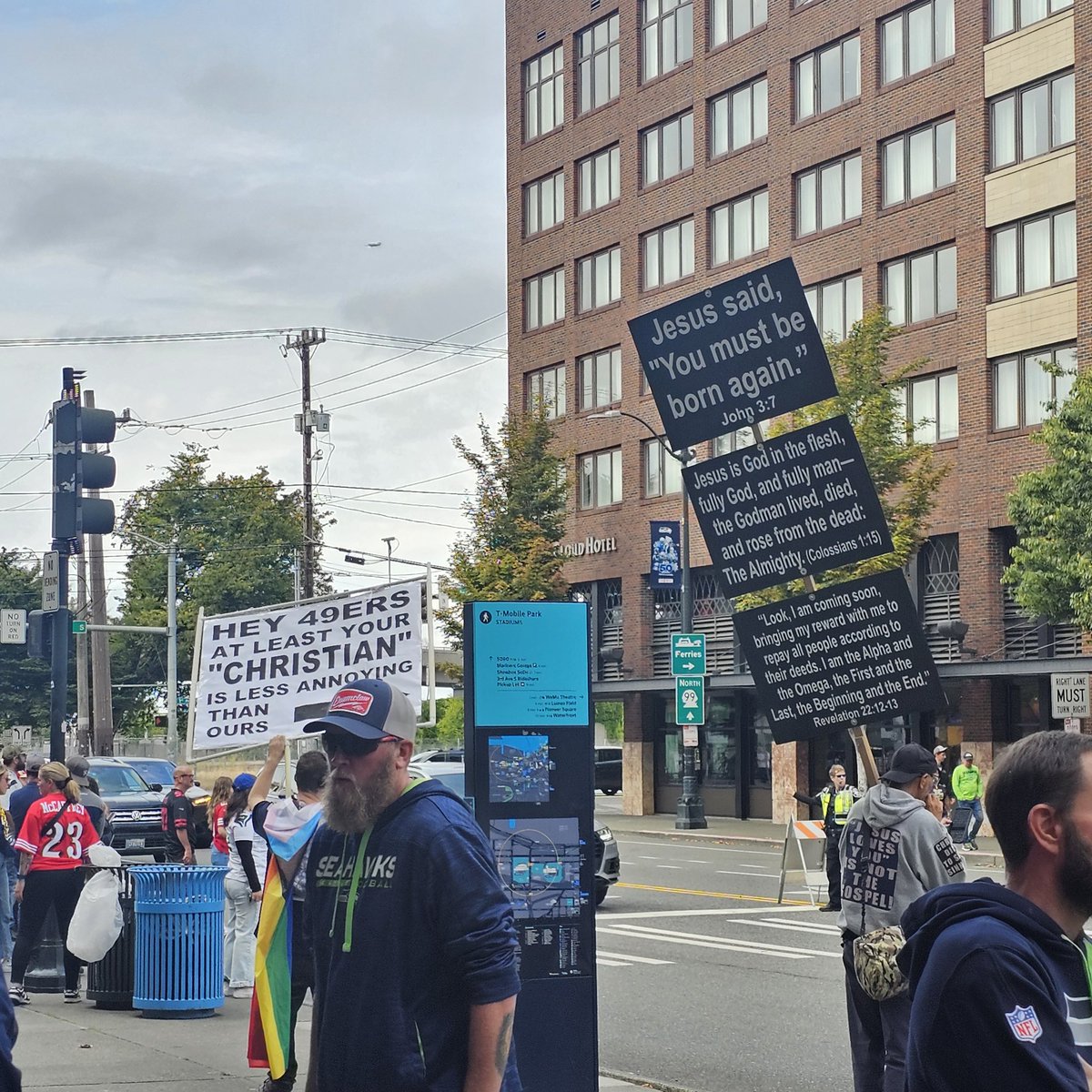Shout out to this guy at the Seahawks game yesterday 🤣 You people are getting more creative with the signs. Love it.