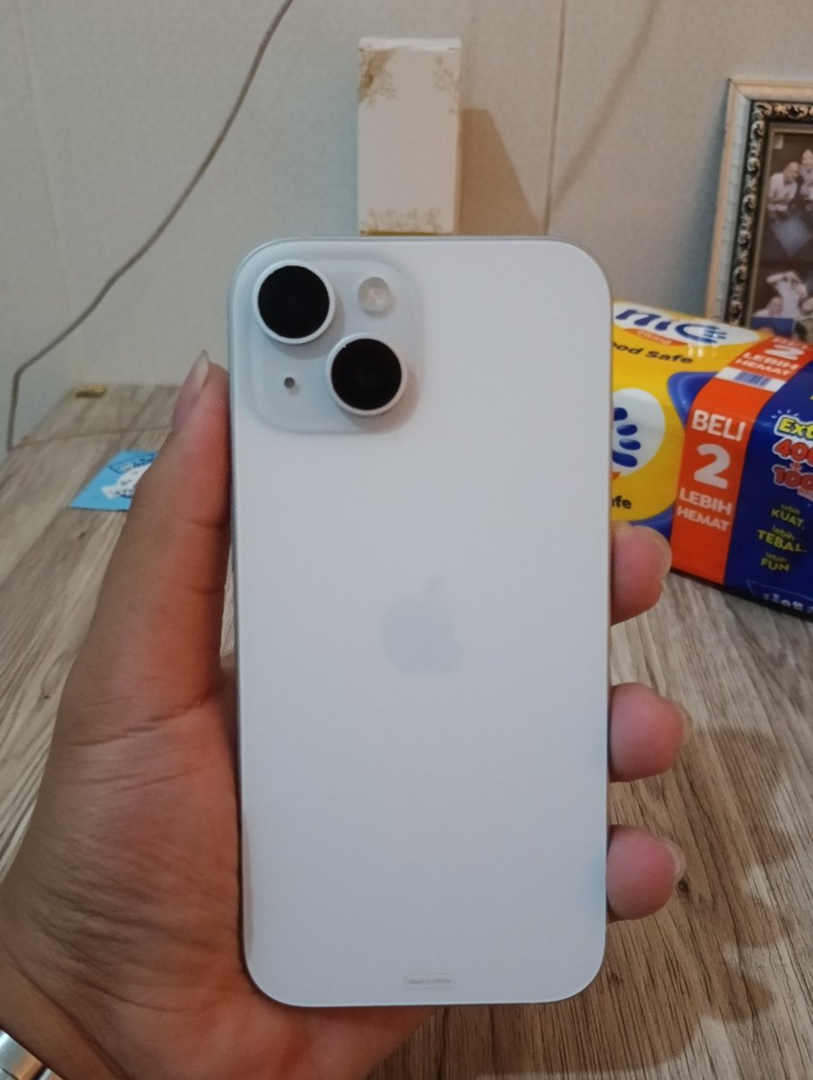 illeboyzxc's tweet photo. WTS iphone 15 256gb pemakaian baru 3 bulan. 

-fullset no minus, box beserta isi nya amann
-bh masih 100%
-no lecet barang masih mulus (like new) 

lokasi jakarta selatan tebet, yang minat boleh DM langsung yaa. 

jual iphone jakarta iphone 11 13 12 14 16 #zonauang️ #zonajajan https://t.co/xIUxCCaycs