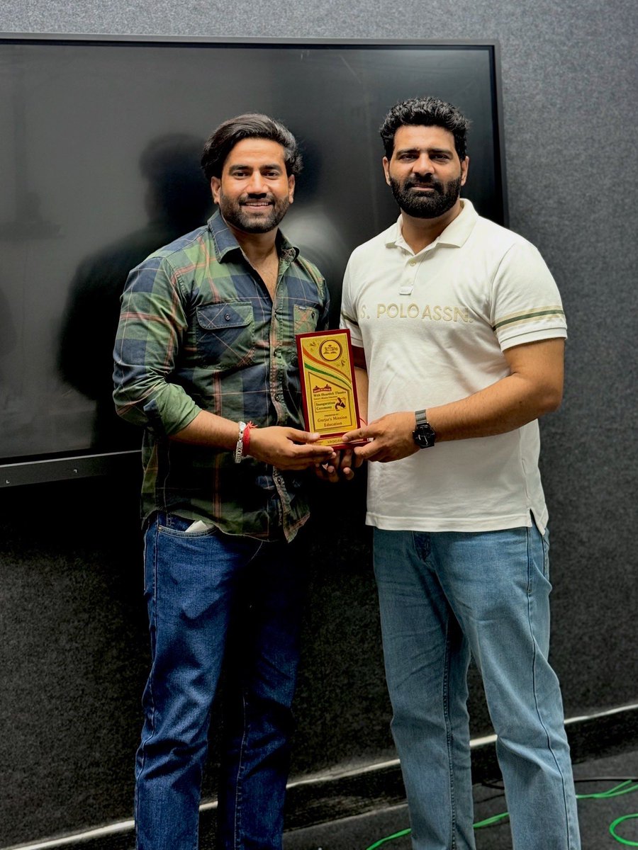 pradeep_bhati4's tweet photo. *💔 संघर्ष में तुम अनाथ हो, मित्र... 🥀*
*🚶‍♂️ काफिला तो सफलता के बाद ही उमड़ता है...!!!! 🏆🎉*

अगर सफल होना है तो visit karo 👉 @gurjarsmissioneducation ✨

#pradeepbhati #gurjarmissioneducation https://t.co/P76y4BWRz4