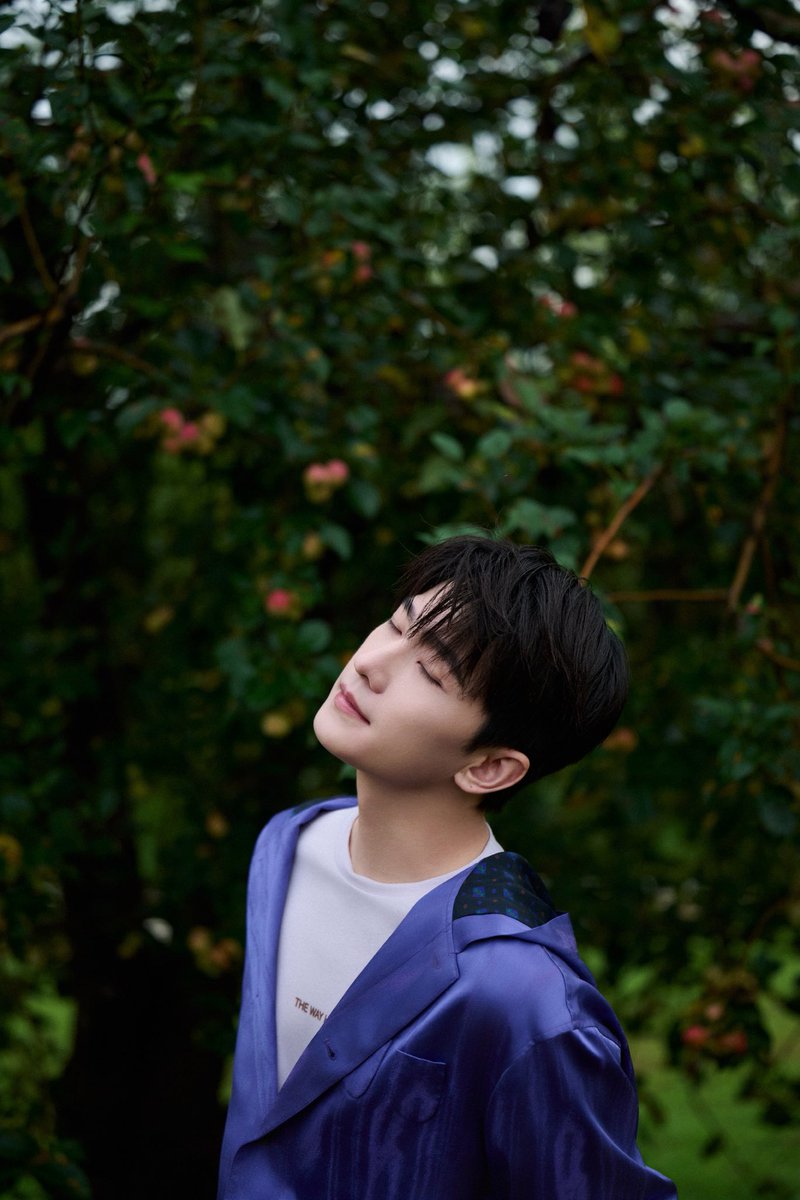 🏕 บันทึกชีวิตประจำวันของหยางหยาง

HBD TO  YANGYANG
#0909HappyYangYangDAY 

🌳 สรรพสิ่งล้วนเป็นบทกวีแห่งอิสรภาพ

มีเมฆาที่ล่องลอยบางเบา มีต้นไม้ที่หยั่งรากลึกมั่งคง มีดวงดาวที่ส่องสว่างชั่วนิรันดร์
ไม่ว่าแดดจ้าหรือฝนพรำ จงเป็นอิสระดั่งสายลมที่ไม่อาจนิยาม