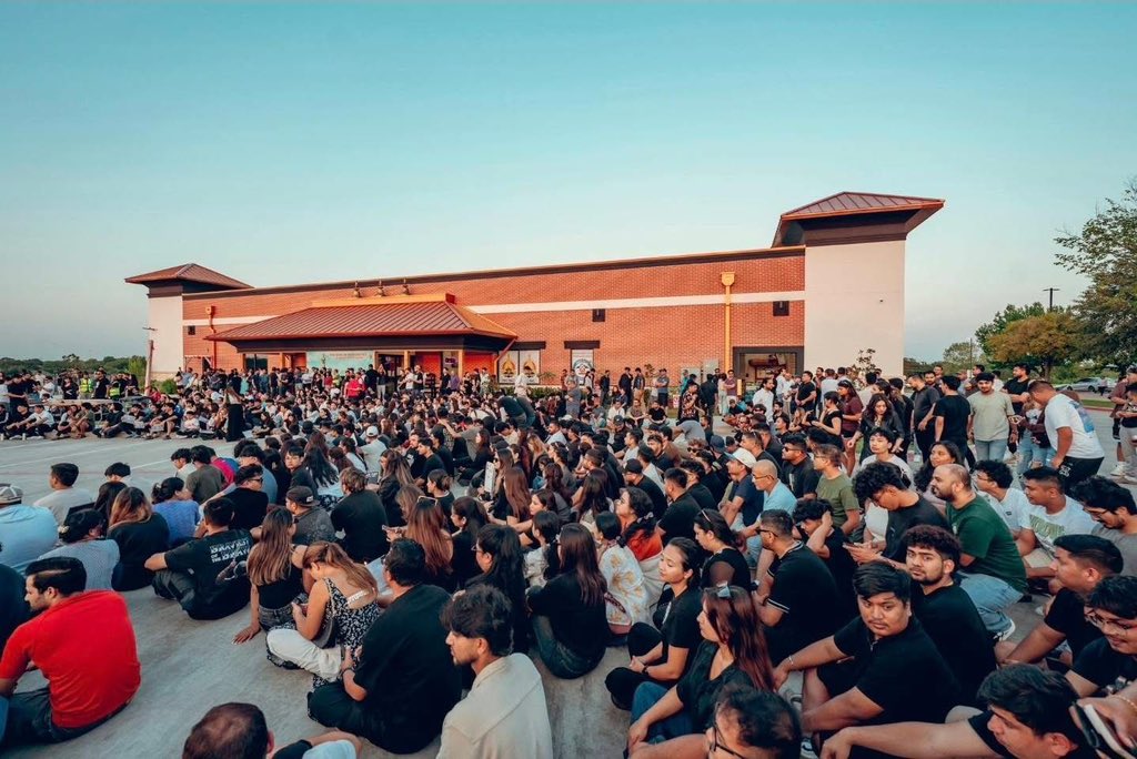 A peaceful protest and memorial service was held in Dallas, Texas. 💔

Photo: @drishyastudios &amp; P Dhital