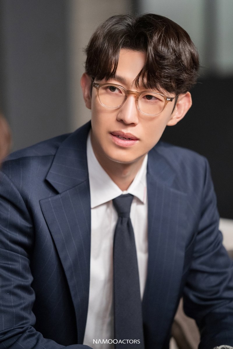 NAMOOACTORS2004's tweet photo. [#NEWS] 강기영, 매 작품 새로운 얼굴로 마주하다
▶ https://t.co/S7FPnr0ELE

#강기영 #메리킬즈피플 #KANGKIYOUNG #MaryKillsPeople https://t.co/Tm7UR6zT4u