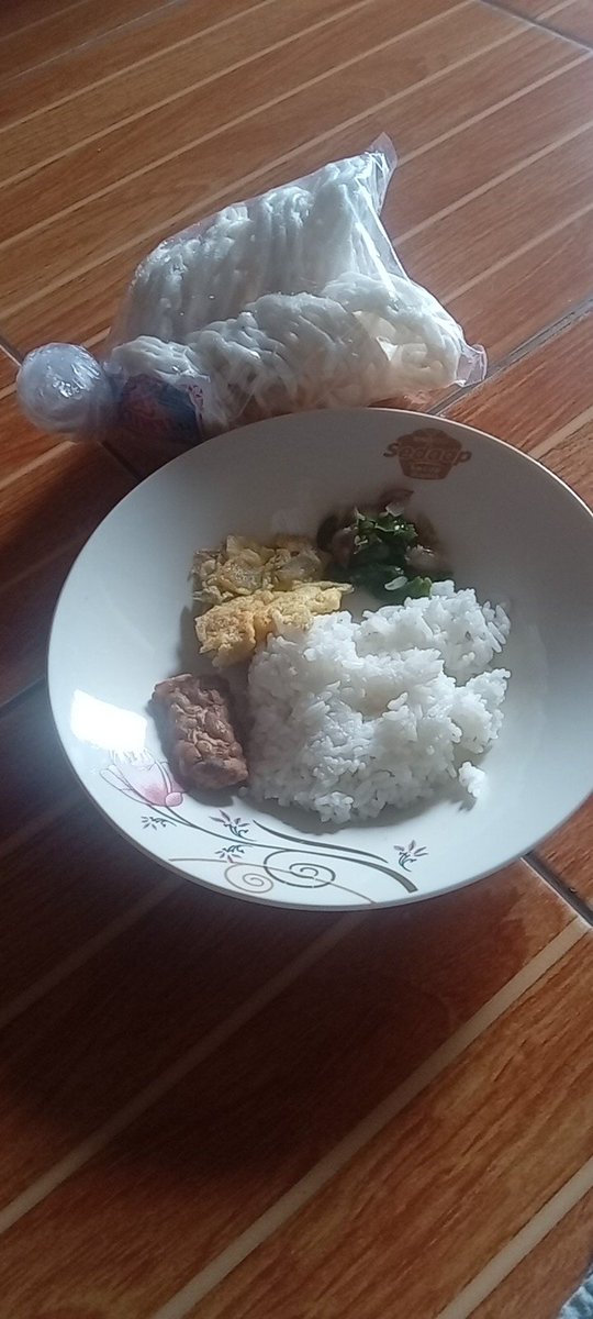 Kelar opsih laper 
Gas makan....
makan ges 🙏😄