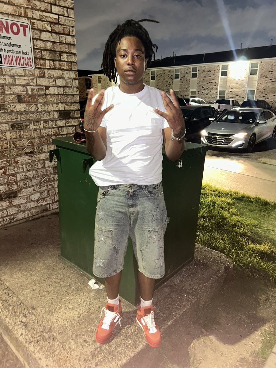 ibangKDA's tweet image. think shit green triple cross em I burned em dem losses I took dem dubs I earned on K