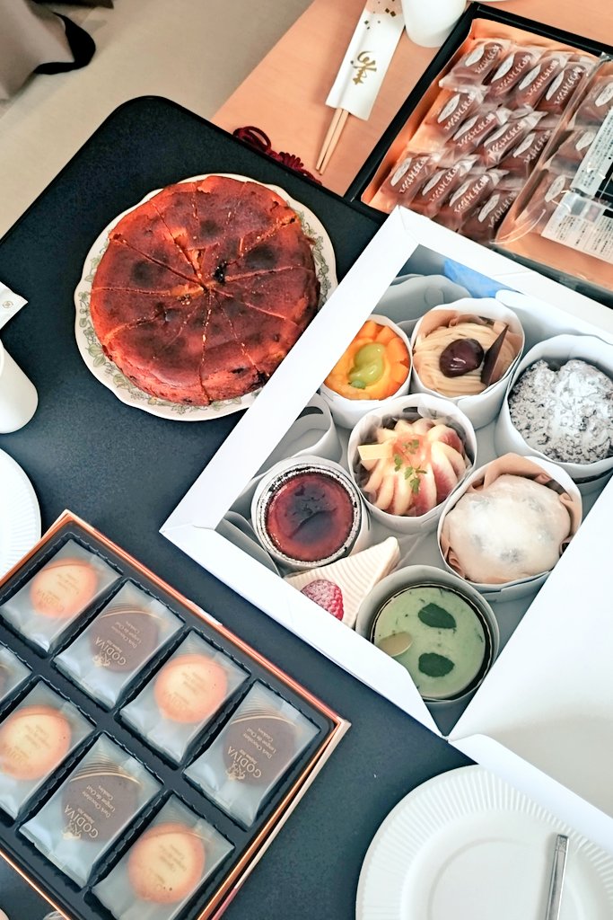 あいちゃまさん(<a href="/kosshi_piano/">🐈あいちゃま🎹</a>)のお家にお邪魔して、ピアノを弾かせていただきました🎹🤍 ̖́-
地元の材料をふんだんに使ったあいちゃまさんの手料理(うっかり写真ナシ😭)とおやつをいただいて、ピアノを弾いたり聞いたり...

10月の連弾イベントの合わせもしました🎶
練習不足を実感😱