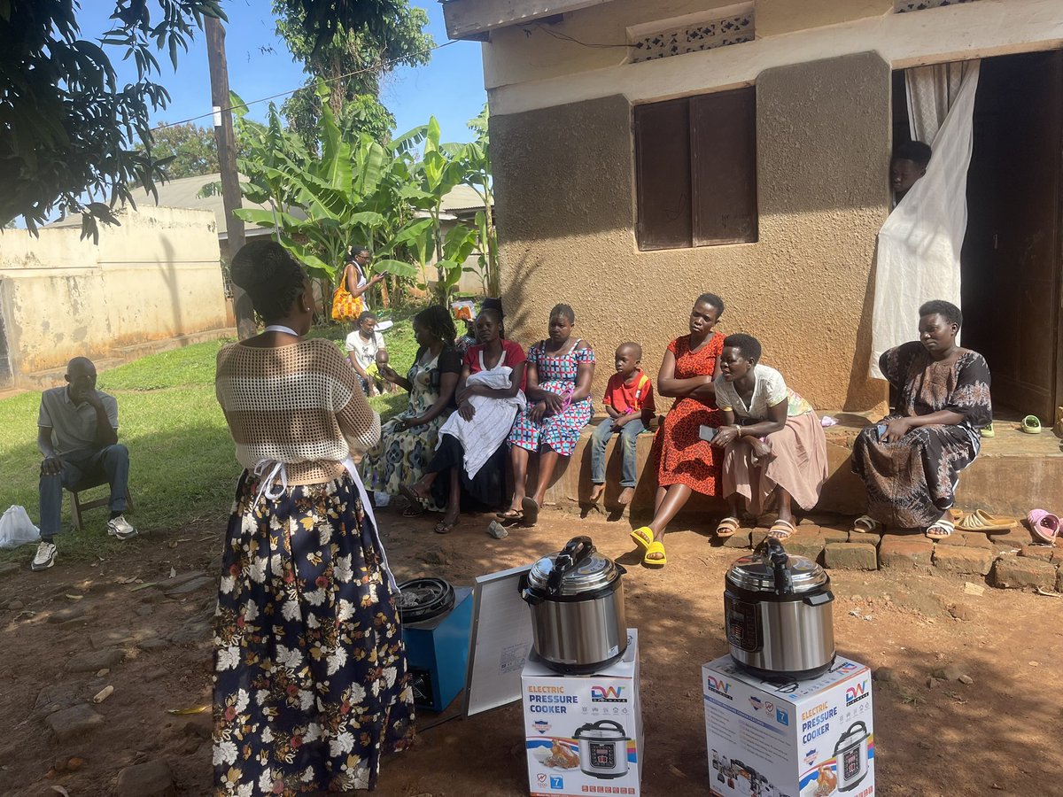 leanshan1's tweet image. As a community organization leader, no school taught me about community dev&apos;t and organization mgt.
 I just put my passion forward and felt I could do something about the problems in my community.
#CleanEnergy 
#EPC
#SolarAidedStoves