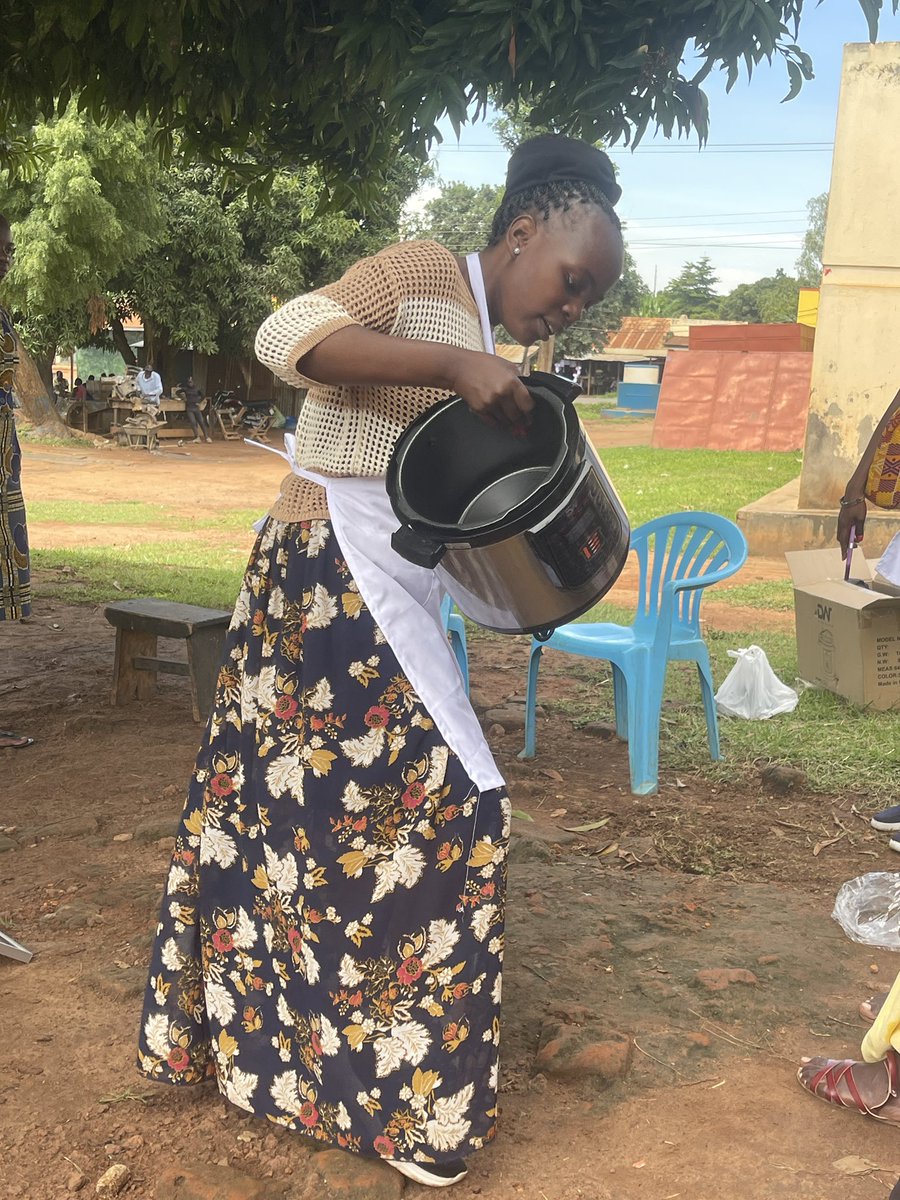 leanshan1's tweet image. As a community organization leader, no school taught me about community dev&apos;t and organization mgt.
 I just put my passion forward and felt I could do something about the problems in my community.
#CleanEnergy 
#EPC
#SolarAidedStoves