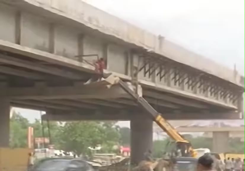 Angle of Under-Construction Flyover on SG Highway Collapses; Two Injured
deshgujarat.com/2025/09/09/ang…