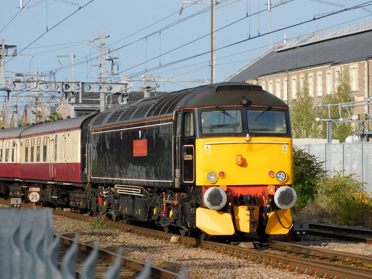 kingy69beard's tweet image. #Class57  57311 ‘The Institution of Mechanical Engineers’ sporting the @LocoServicesGrp black livery , seen at Swindon on the back of Saturday’s ‘English Riviera Express’. 1Z49 High Wycombe to Kingswear (For Dartmouth)