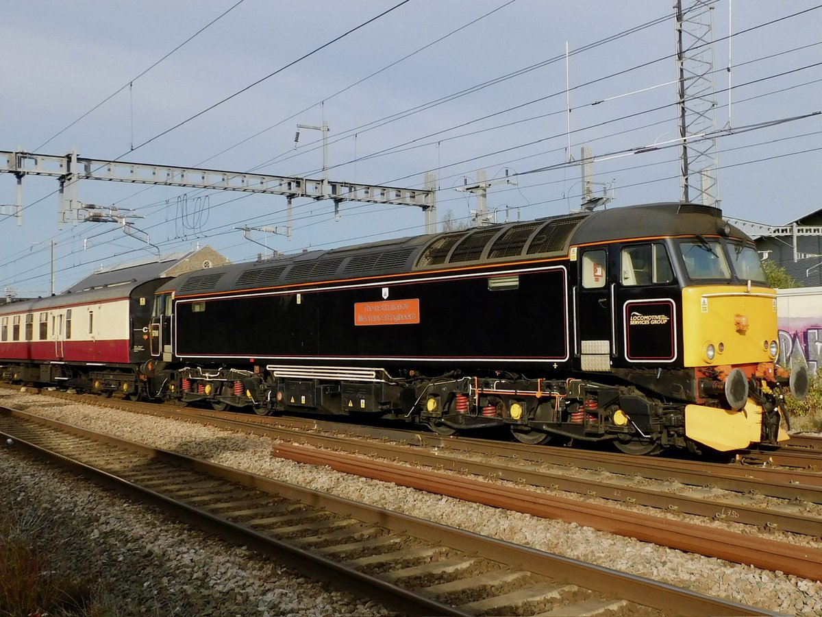 kingy69beard's tweet image. #Class57  57311 ‘The Institution of Mechanical Engineers’ sporting the @LocoServicesGrp black livery , seen at Swindon on the back of Saturday’s ‘English Riviera Express’. 1Z49 High Wycombe to Kingswear (For Dartmouth)