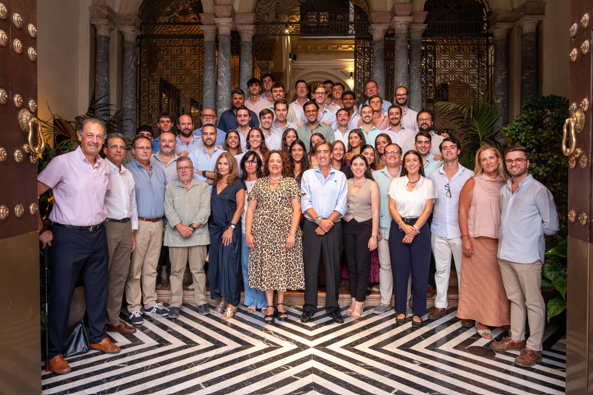 CandBenitoPonce's tweet photo. 👥Tenemos un equipo de oficiales y auxiliares de Junta de Gobierno cargado de ilusión y ganas por seguir trabajando por nuestra Hermandad.

👉Juventud, veteranía y experiencia para continuar mejorando las áreas de nuestra Hermandad teniendo al hermano en primer lugar. https://t.co/6xUIxJqxNL