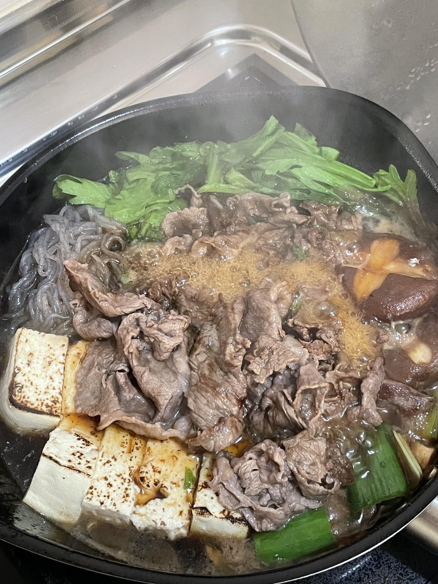 ayano_note33's tweet photo. すき焼き食べてからダイエット始めるって、永遠に始まらないパターンじゃん？🤭🥢💦 https://t.co/DHuvIxrUyH