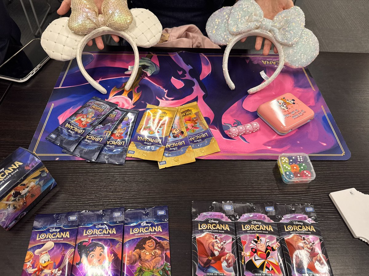 ディズニーロルカナを愛する2人でカードショップデート❤️パックラッシュしてきました✨

パックラッシュは気軽に遊べて、普段競技シーンでお目にかからないグリマーとじっくり対面できるのも幸せです♪

2人がそれぞれ出演中のロルカナ公式YouTubeも良かったらチェックしてね💫

#ディズニーロルカナ