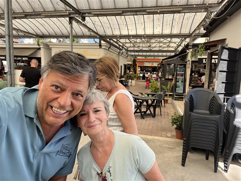 Voi non sapete che felicità incontrarvi. Perché quando uscite da uno schermo e diventate abbracci, sorrisi e parole belle io mi sento fortissima, nonostante la stanchezza.

Grazie 🌻❤️📖📚🌈
<a href="/innovalabns/">NicolaSotira</a>