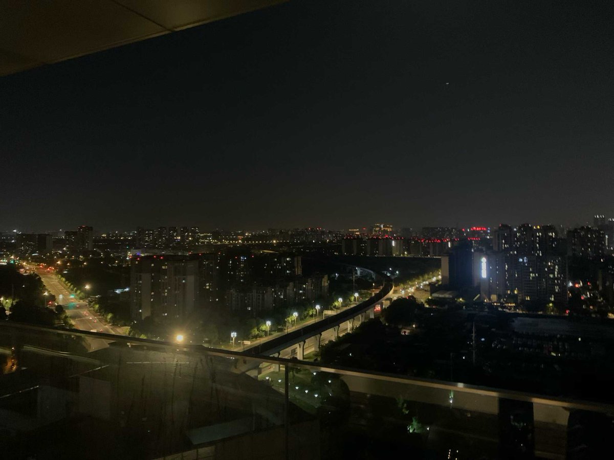每当晚上 我都会想起你
不知道你现在过得好不好