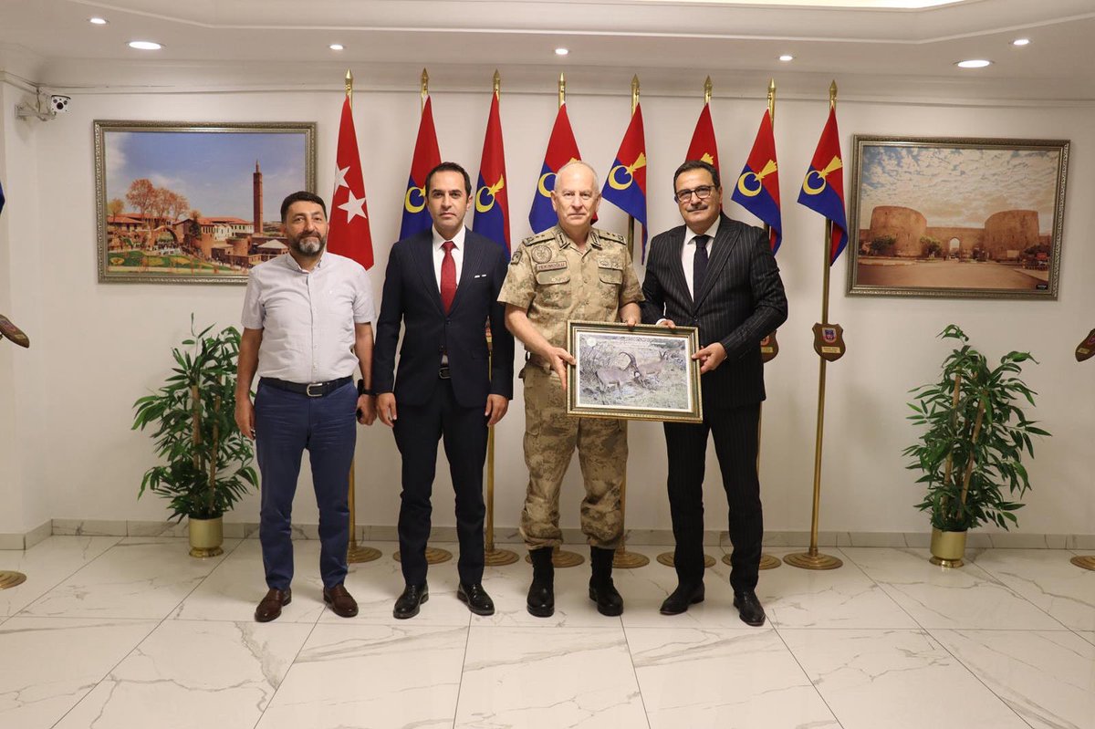 Diyarbakır DKMP İl Müdürümüz Erdal SEVEN ile Diyarbakır Orman İşletme Müdürü Davut AYZİT Diyarbakır İl Jandarma Komutanı Tarık HEKİMOĞLU 'nu ziyaret ettiler.