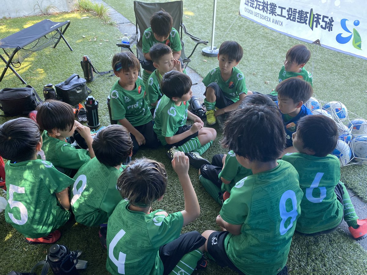 2017pspf's tweet photo. 【サッカースクール　U8 アントラーズカップ】

9/6日にアントラーズカップに参加させて頂きました。

���ッカーの前に集団行動がなかなか出来ない💡

でも、楽しそうで何より😊👌 https://t.co/l9IqeBr0wi