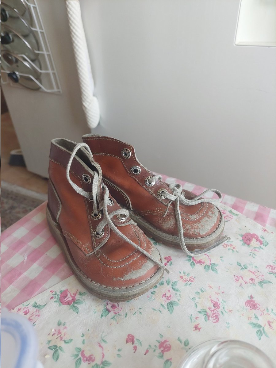 BabaMohamaD1's tweet image. شما هم وقتی بچه بودید  «کیکرز» داشتید؟