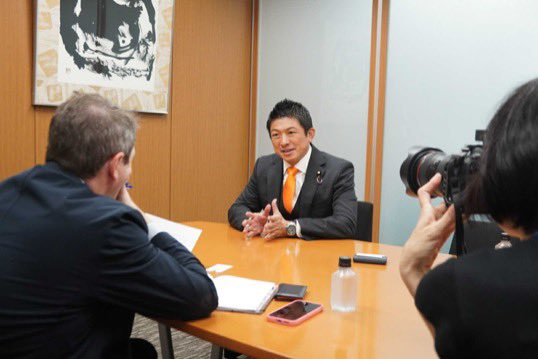 今日はフィナンシャルタイムズの取材をうけました。

自民党総裁や移民政策、アベノミクスへの評価などを聞かれました。

外国のメディアの方がフラットに記事にしてもらえている気がする今日この頃です(^^;;