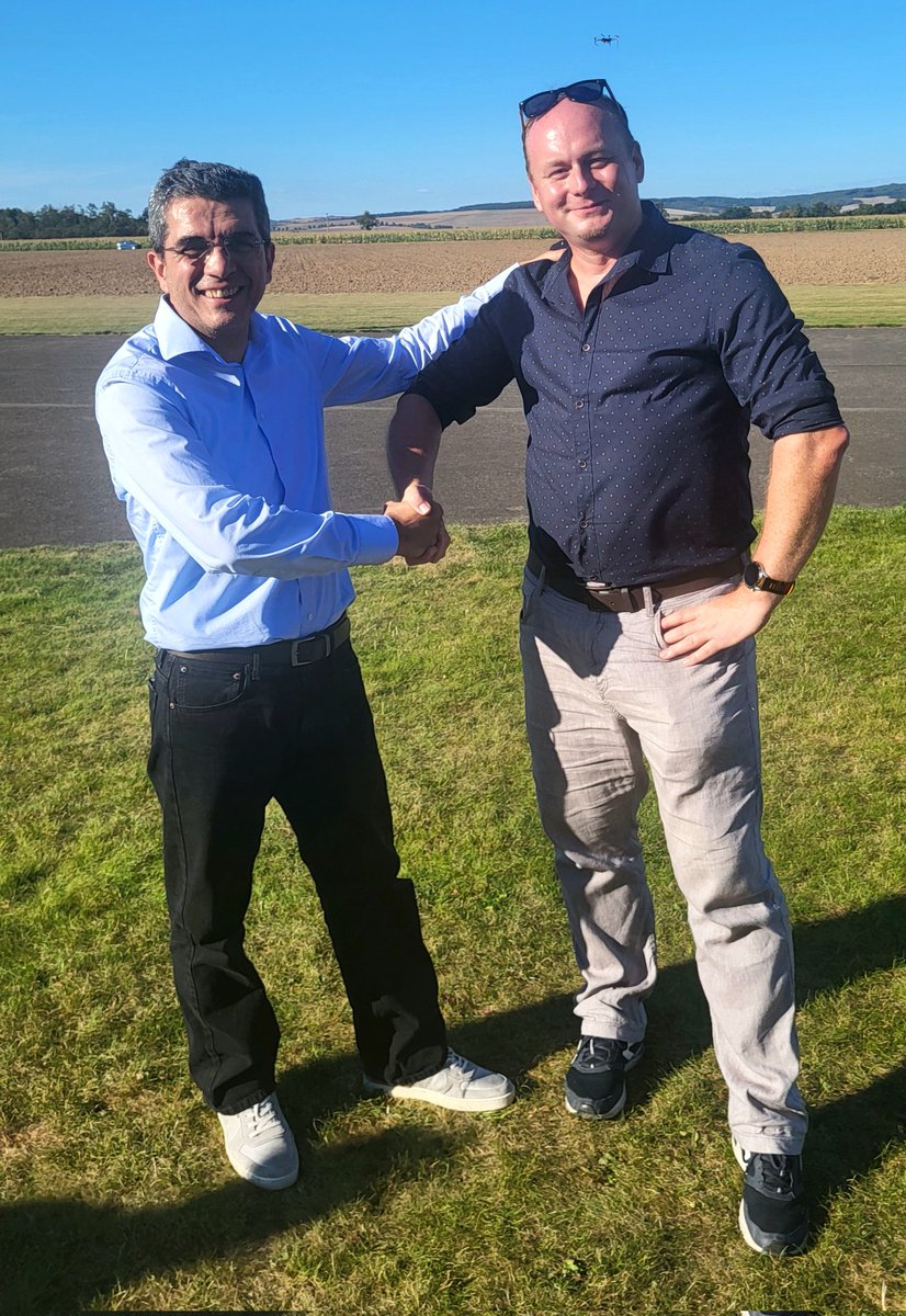 JakubKaras3's tweet image. Open day @sesarju projektu #Opera od @honeywell na letišti v Budkovicích za účasti například #Frequentis nebo #Pipistrel. Součástí diskuzí o #Uspace, #IAM, #DAA byly také #BVLOS lety #drony, pro které jsme v @UpVision3 pomáhali Honeywellu připravit ConOps a ziskat povolení. ✈️🇪🇺