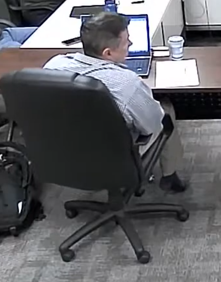 SolefullySated's tweet photo. He took his shoes off during a long meeting. Got up to put something away without putting on his shoes at the end. https://t.co/lppQzRturI