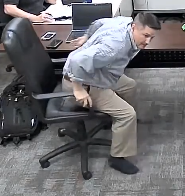 SolefullySated's tweet photo. He took his shoes off during a long meeting. Got up to put something away without putting on his shoes at the end. https://t.co/lppQzRturI
