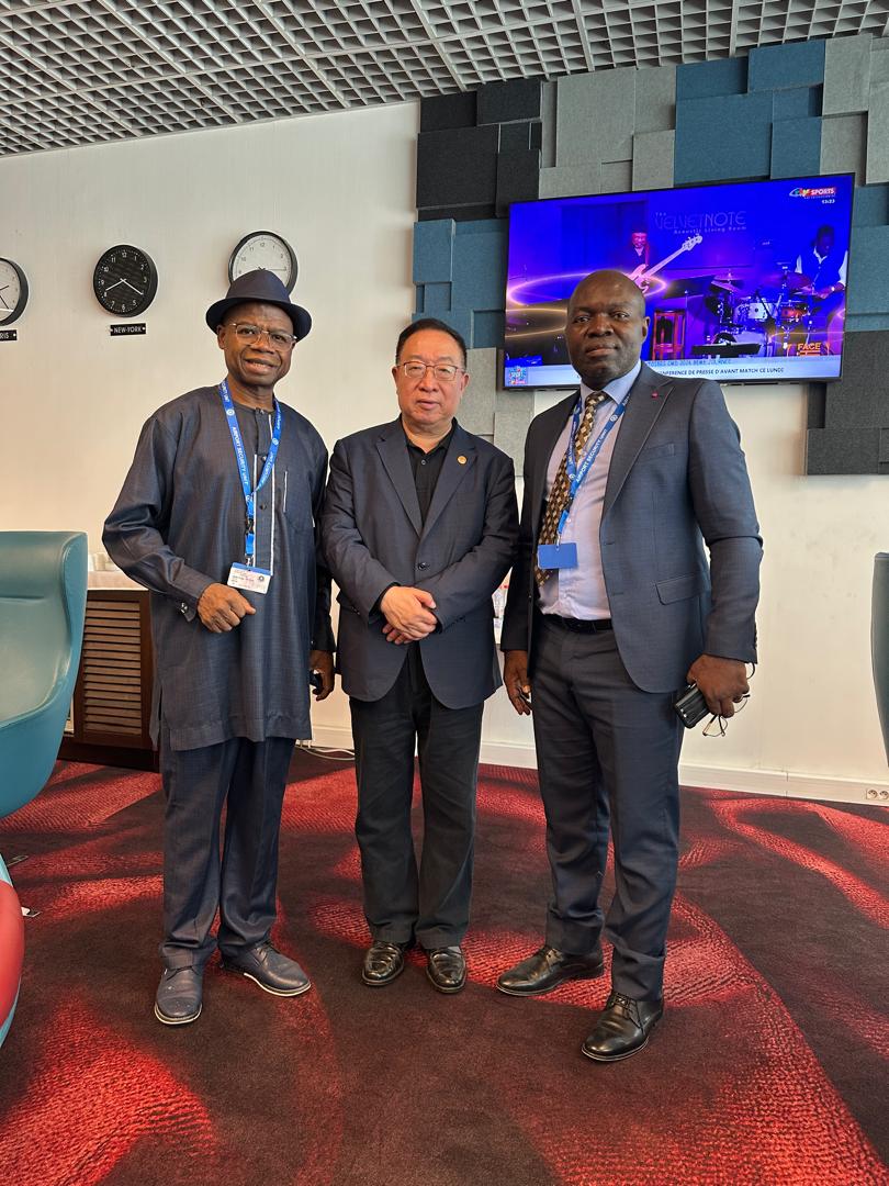 Au moment où la Fédération Internationale des Constructeurs de Drones (World UAV Federation) quitte Yaoundé, après un bref séjour (3 jours) intense de rencontres et de séances de travail devant aboutir à un accord qui pourra  permettre aux nombreux jeunes des pays d'Afrique