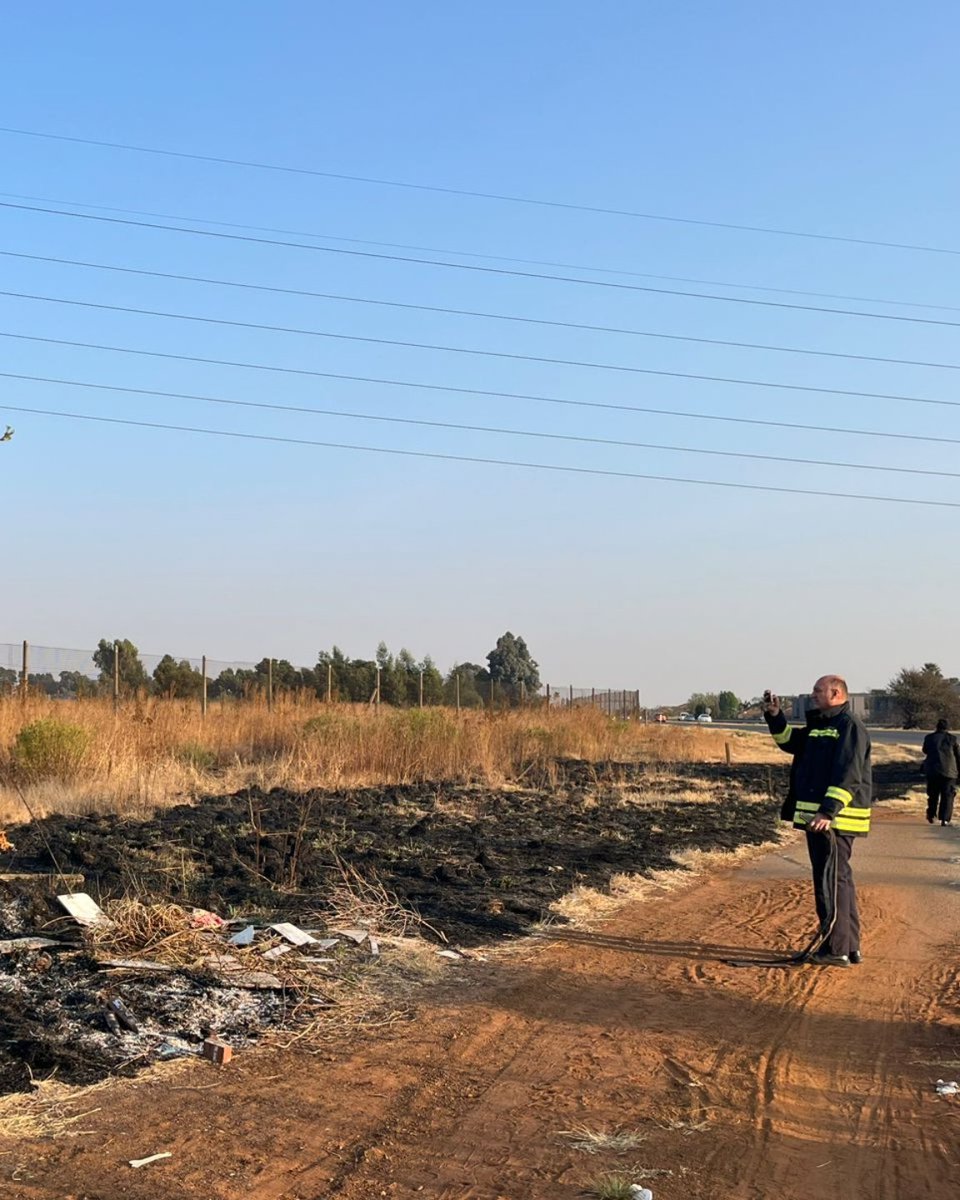 Fidelity_Secure's tweet image. The Fidelity SecureFire crew swiftly contained a veld fire near a residential estate, preventing damage and ensuring community safety. Their quick response reflects their commitment to protecting lives and property.

#SecureFire #FidelityServicesGroup #RapidResponse