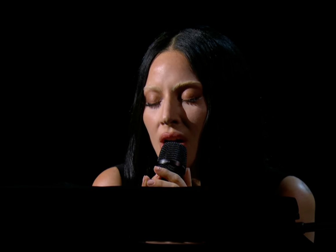 Lady Gaga stopped by 'The Late Show' to perform her song “Vanish Into You.”

Watch: rollingstone.com/music/music-ne…