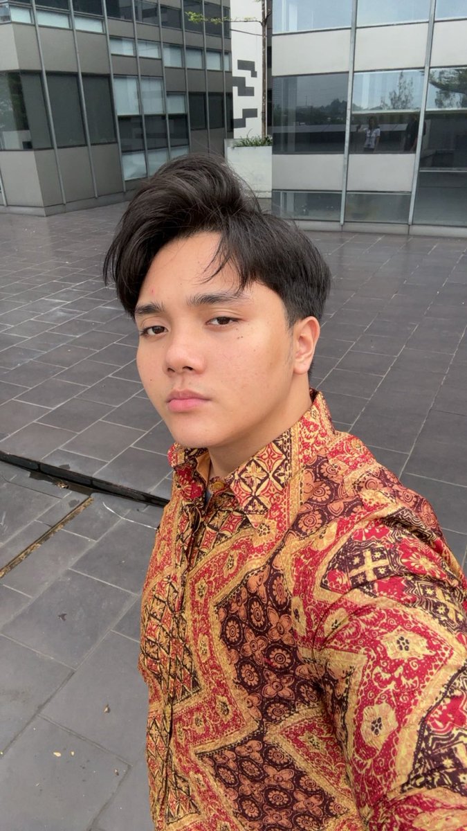 sunrayyn's tweet image. men in batik&amp;gt;&amp;gt;