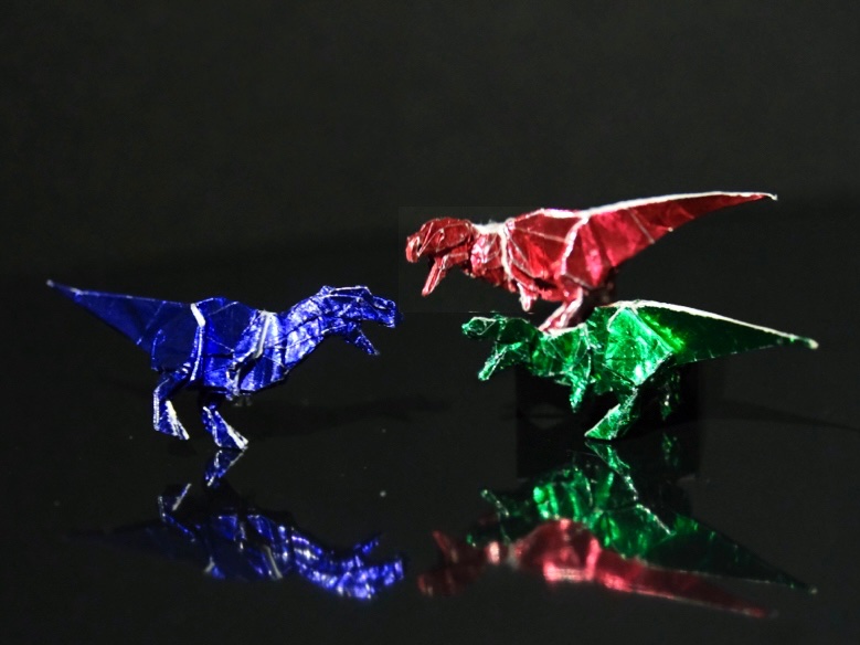 今井雄大さんの歴代ティラノサウルス(ホイル紙ver.)です
ホイル紙は大胆な仕上げがしやすいからポージングがどれもカッコよくてお気に入り