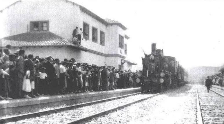 El 7/09, vigília de Valldeflors, feia 75 anys de l’arribada del tren a Tremp. El socialisme local ho va ignorar.

Demà toca recordar la derrota i pèrdua de llibertats nacionals, jornada de resistència i reivindicació.

Des de @AjTrempparlen de trens... Tard i malament. Com sempre