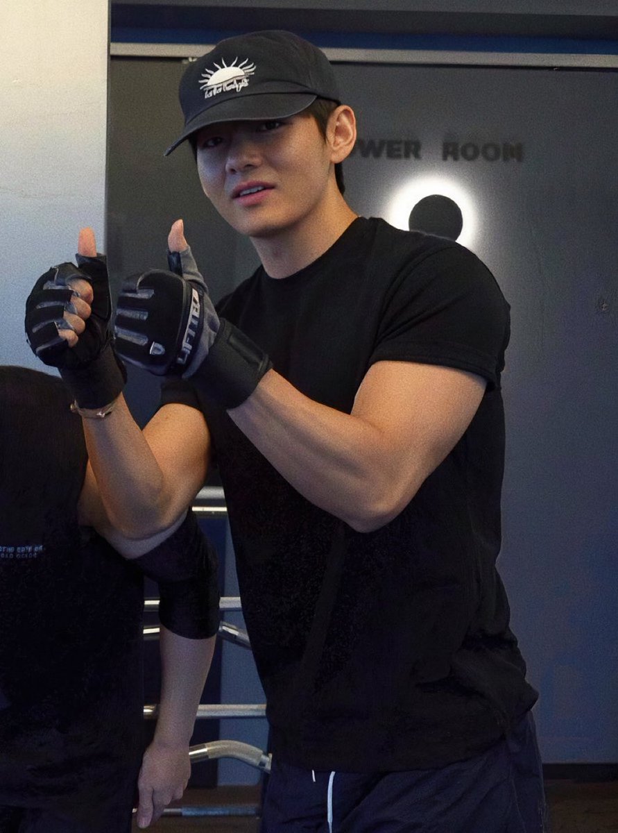 Duto Prasetya ᵛᶰˣ 𝓥𝓸𝓼 𝘉Λ𝘋𝘖𝘚 (@kimthaehyungg) on Twitter photo 