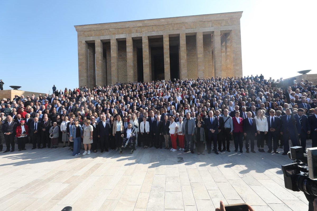 Cumhuriyet Halk Partimizin 102. kuruluş yıl dönümünde; Genel Başkanımız Sayın Özgür Özel’in öncülüğünde, Genel Başkan Yardımcılarımız, Parti Meclisi Üyelerimiz, Milletvekillerimiz, İl Başkanımız, İlçe Başkanlarımız, İlçe Belediye Başkanlarımız, örgütümüz ve Ankaralı