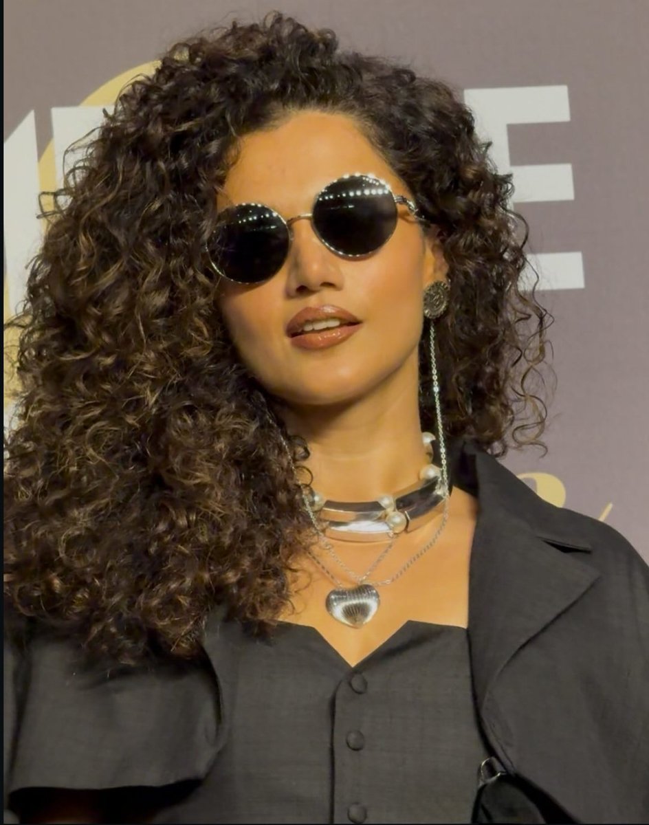 screensirenx_07's tweet photo. OBSERVING EVERY DETAIL ..🥵❤️‍🔥
#taapseepannu #Taapsee 
#taapseepannuhot #mrperfect 
#missionmangal #Kanchana2 #mogudu #Neevevaro #Pink 
#Dunki #blurr #Hasseendillruba #dobaaraa #badla #thappad #mulk #GameOver #ghaziattack https://t.co/D4qN4ri6jl