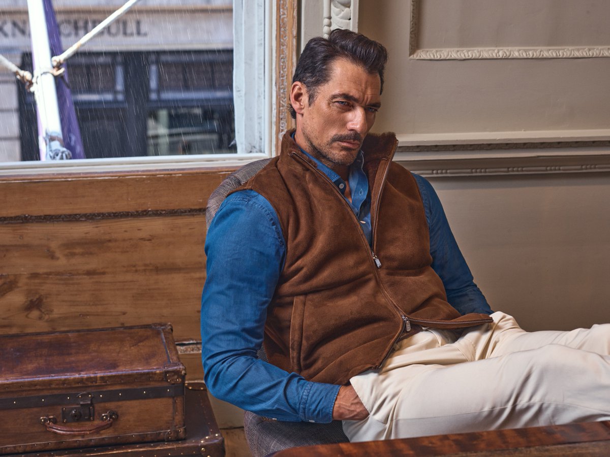 HackettLondon's tweet image. Explore the essentials of modern tailoring, defined by Nº14 Savile Row with David Gandy.

Discover more: bit.ly/488EbId

#SavileRowCollection #HowToHackett