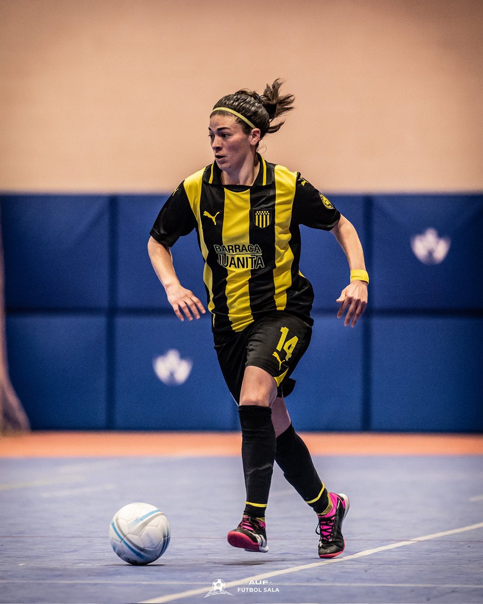 Paso a paso💪🏽 TODAS JUNTAS! 🙏🏽🟡⚫️ 

#ClubAtleticoPeñarol #CampeonDelSiglo #AmorDeMisAmores #Futsal #CapFem 

📸: <a href="/AUFfutbolsala/">AUF Fútbol Sala</a>